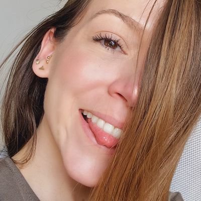 Venezolana 🇻🇪 en Alemania 🇩🇪 | Hago fotos, escribo cosas, colecciono lugares y bailo sola. | Muchos gritan LIBERTAD, pero ven a alguien libre y se asustan.