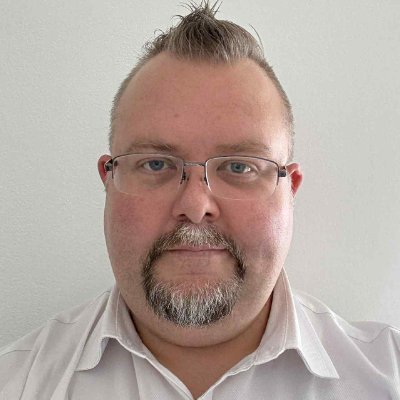 Award-Winning Social Media Marketer. Thinker, Trainer, Speaker, Guy. Author of 'Respect Marketing'. School Digital Safeguarding Lead & Guidance Manager.