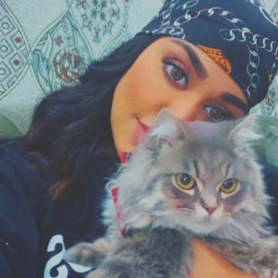 اللهم ارحم أبي فهو لن يرجع أبدا و لن يأتي مثله أبدا و لن يعوض مكانه أحد ولكنه يعيش بداخلي مهما حييت ..♡