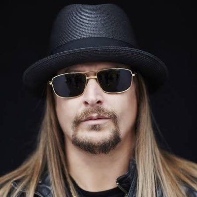 privatefanpages's profile picture. singer