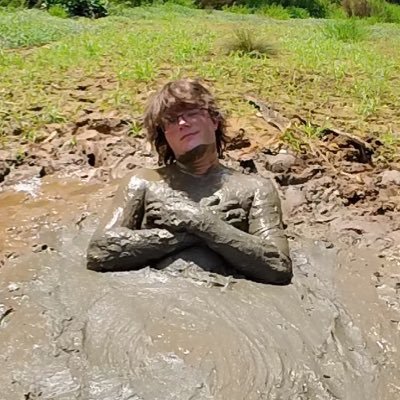I love cars, mud and my cats, not much else to say. MDNI 18+ only.