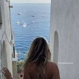 Bieawrut933449's profile picture. "Life is unpredictable, but good medicine and a compassionate heart never fail."