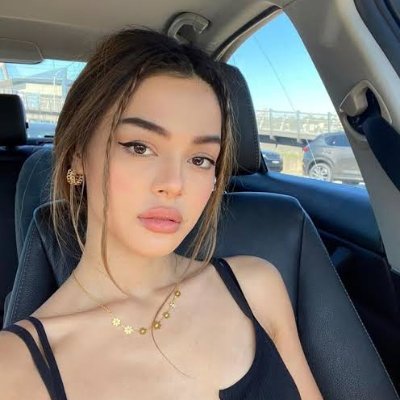 CarolineHa71953's profile picture. A Social media influencer❤️