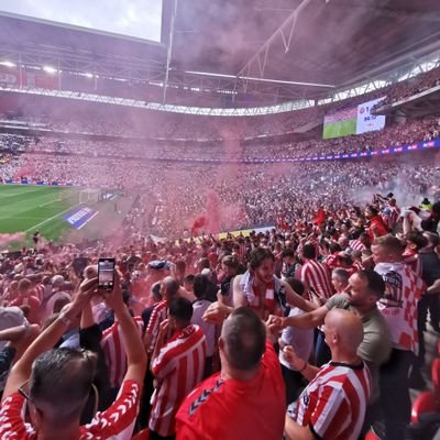 Premier League Side Sunderland season ticket holder. Haway the lads 🔴⚪️🔴⚪️🔴