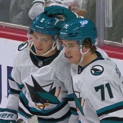 holdinofhands's profile picture. how can you not be romantic about hockey?