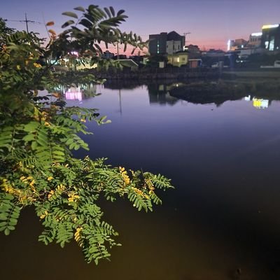 Saya orang korea selatan dan tinggal di pulau Jeju. Saya ingin tahu tentang Indonesia.