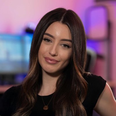 Créatrice de contenus hardware, tech & gaming | Account Manager dans la tech ✦ Ex : CMA CGM, Enedis, GameWard | Contact : helenaclarispro@gmail.com