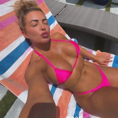 No need for introduction you know who I am…I’m the Golden Goddess || The AmandaRose🌹|| Former WWE Superstar 🤼♀️ AND This is my one&only Official FanPage.