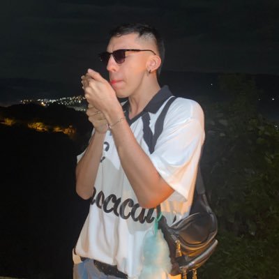 Friki y 4ut / a veces me porto mal / hago directos en Twitch