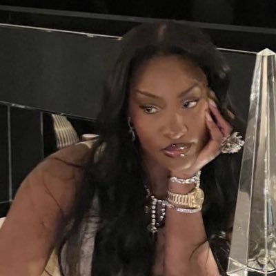 br0kenclocks's profile picture. sent CRAZZZYY bankroll to thug