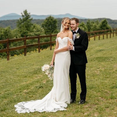 ⋒ living proof of a loving God ⋒ romans 8:28 ⋒ wife to @lucashill_2
