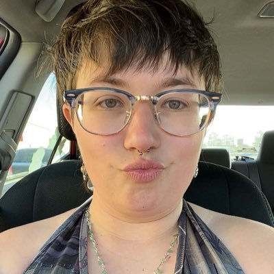 Kenzie_Elaine17's profile picture. stop apologizing / 26 / they/them🌞♉️