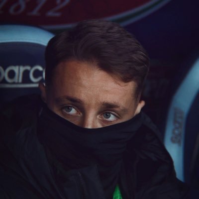 مهما خذلتنا النتائج، يكفي إن الشعار له وزن، وإن الخصم دايم يحسب له ألف حساب 💙🖤 انتر ميلان عشق لان ينتهي