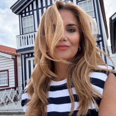 Que en la vida no siempre prime lo práctico está bien, a veces resulta delicioso alimentar los sentidos. Especialista en saraos. Cuenta personal de Celia. 👈🏼