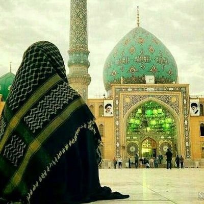 عاشق ایران و رهبرم .تلاش میکنم برای ملتم تا پرچم این انقلاب به دست امام زمان برسه