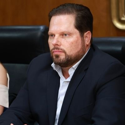 Diputado Local, esposo y padre, abogado del ELD, orgulloso duranguense.