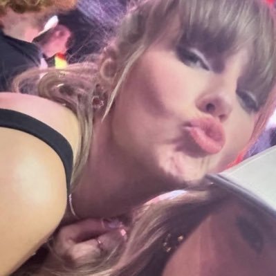 folksrswift's profile picture. living in a lover https://t.co/tXYFh6mYxFᰔྀིྀི ⠀#folkmore