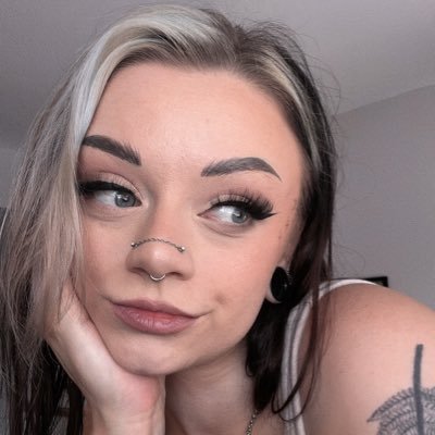 26 • ♏️ • Canadian stoner & shy lil freak • subscribe👇🏻 check my pinned for more info