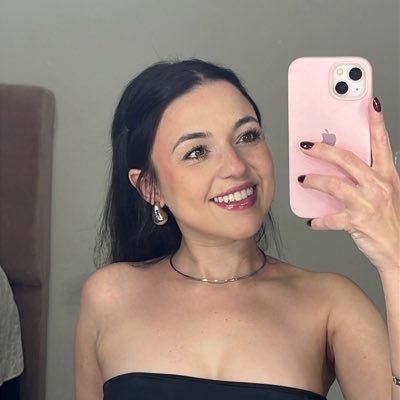 Psicóloga da TCC e DBT. Atendimento on-line em português e inglês. 🌺 Portadora de Doença de Crohn e ex ostomizada 💜