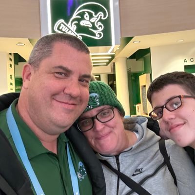 Act II with @TulaneAthletics … and poker fan. Lives w/ @KGNY21, Gaff & IPhone.