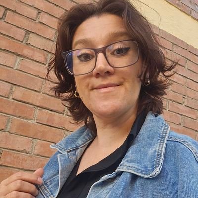Maestría en AP. Productora en @wradioMexico Maestra en UP , melómana y devoradora compulsiva de palomitas.🦂 Toco el piano.
Aquí todo es título personal.