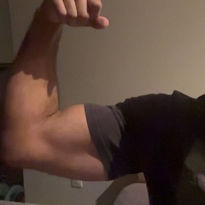 cxaoticfleurs's profile picture. *