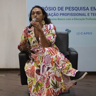 Instagram: danidornelesalves e danidornelesalvesdix