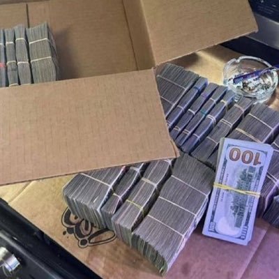 I'm doing giveaway for first 10 sugar babies to text me on Telegram https://t.co/pdf8MromYD with your PayPal ,cash app or bank.