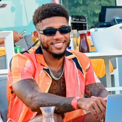 Father at 18, hustler since birth...only follow me if you want to hear about stocks, bitcoin, and getting wealthy