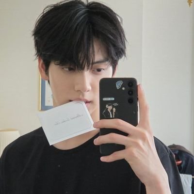 txtbunleader's profile picture. leader of giggles 🐰