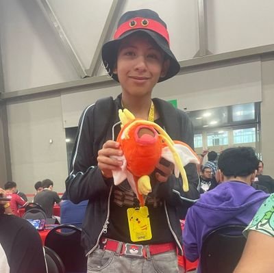 Hola. Soy un Jugador competitivo de Pokemon💫Siempre intento ser el mejor aquí posteare todos mis futuros regionales🐿️🇲🇽 Top 6 en Merida🔥Top 6 en Monterrey