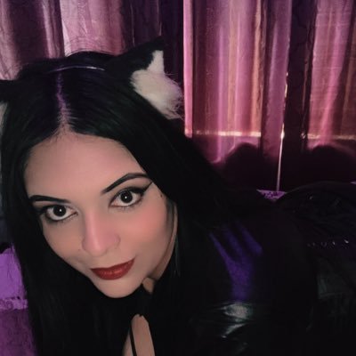 5ft2 goth latina with a naughty and nerdy side ☆ i love star trek and gaming ☆ see my spicy side below ☆ 🇨🇱🇦🇺