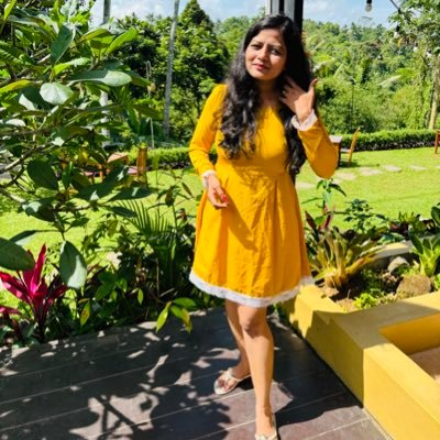komalsharmavns's profile picture. 