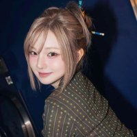 still alive (@waviswaving) 's Twitter Profile
