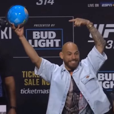 SilvaKun_mma's profile picture. 格オタ&サッカーファンUFC・RIZINをよく観ています Fighting Nerdsは最強👓