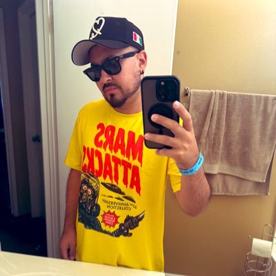 keep your head up high and your middle finger higher. 33. single. dog dad. house. techno. trance. 🏳️🌈🇲🇽🇺🇸