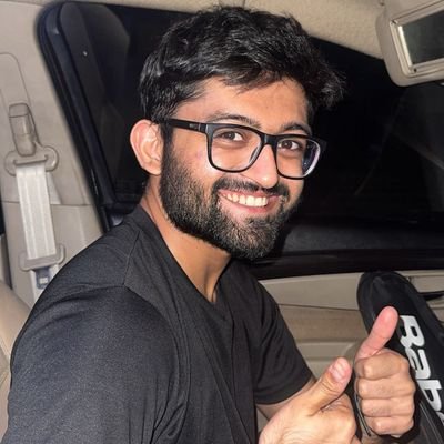 Rushabh18Shah's profile picture. Flippin hardbonds throu caffeine highs.      
                       MBBS'25: INTERN DOCTOR
