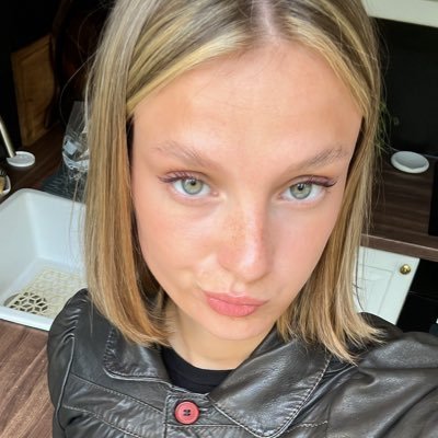 agathe_1203's profile picture. over my rich hot dead body