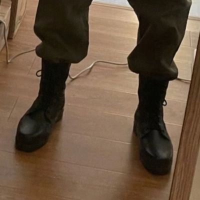 ericmmm10's profile picture. 喜脚鞋狗驯化，是一个超耐踩的无脑脚垫～
喜欢踩虐的可私
🐧2985752356