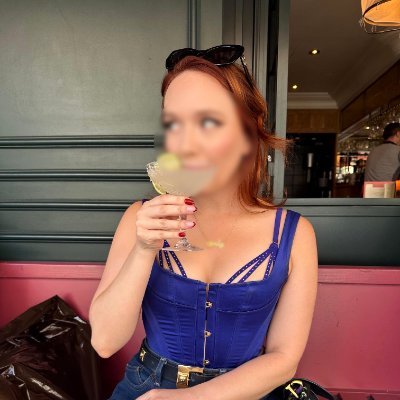 Queen of Cocktails, Burlesque, and Your Sensual, K!nky English Rose. Based in London, UK, and across Europe. 🍸