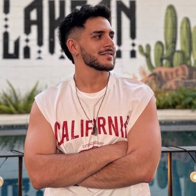 Malagueño 🐟| Gaymer nivel 33🎮| Anime y series 🎥| Eurovision 🎙️| Mi animal espiritual es 🦦|A veces canto 🎶