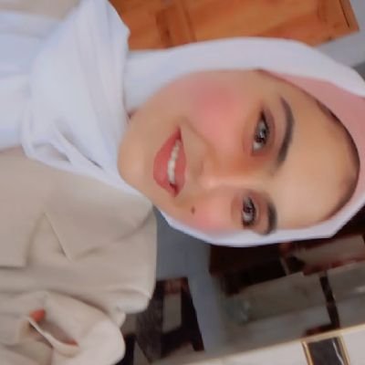 فلسطينيه فقدت اختي وزوجها واولادهم عائله مكونه من سبعه أفراد وأيضآ ما يزيد عن 500 شهيد من عائلتها فاللهم اجعلهم في جنان الخلد واجعلهم شفعاء لنا اللهم
