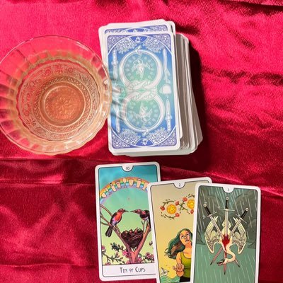 Author 📚 Deciphering Angel Numbers 📚 Reading Tarot 📚 Reading Tea Leaves 🔮 Psychic Intuitive 💙❤💚 Romany She/her readings