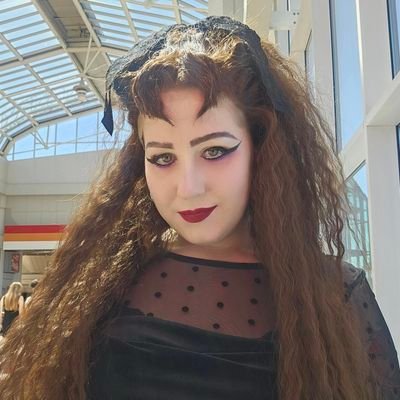 goth girl who cosplays and likes vampires too much 🩷 my beautiful boyfriend @crrrowley 💍 02.03.2024 🐽💕