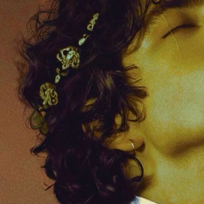 _godlymessenger's profile picture. ꩜ messenger , friend of all and everyone’s absolute favorite. he/him or whatever else you’d like, darling.