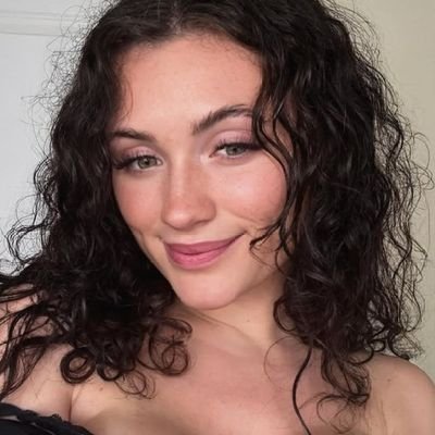 AlexiaGlor64282's profile picture. 