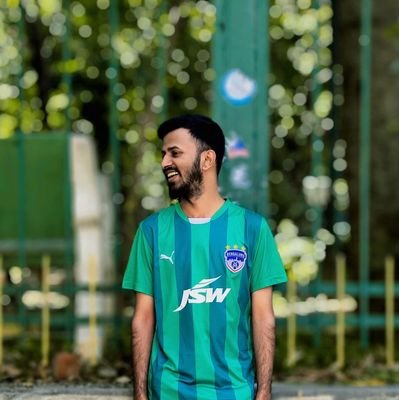 born Marathian but Proud ಕನ್ನಡಿಗ 💛❤️
🎂 4th March
ನೆಚ್ಚಿನ ತಂಡಗಳು @RCBTweets ❤️ @bengalurufc 💙 @ManUtd
#ನಾವುಬಿಎಫ್ಸಿ #PlayBold #GGMU #WeAreBFC #VK18 #SC11