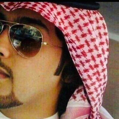 تحكمني أربعةَ اشياء ✩ ➊ مزاجيتي ➋ مشاعري ➌ ذوقي ➍ ظروفي .. فان تأخر حضوري او قل بـ شكل ملحوظ فـاعلموا اني قد وقعت في شباک احد ھؤلاء الأربعه ✰ (مال النجوم أوطان)