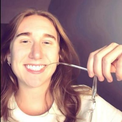 lazykikic's profile picture. wha