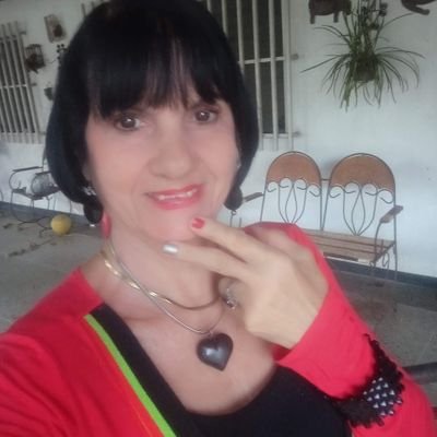 DOCENTE CON ETICA PROFESIONAL AMO A MI PAIS Y DESEO.QUE.SEA PRODUCTIVA Y PUEDA SALIR DE ESTA CRISIS. ECONÓMICA